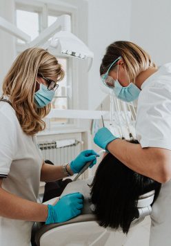 parodontologija-estetska-stomatologija-zubni-kamenac-dijagnostika-dentalna-poliklinika-breyer