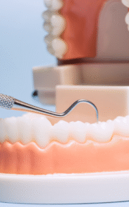 Boli me zub ispod krunice